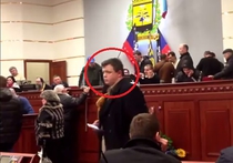 Будущий "каратель" Семенченко обнаружен вместе с Губаревым на мартовском видео захвата здания ОГА в Донецке