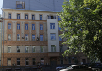 Кто позволил надстроить старинный дом  в центре Москвы?