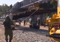 Российские военные начали строительство железной дороги в обход Украины
