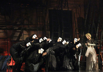 В Театре Пушкина показали премьеру «спектакля без слов» по Бернарду Шоу