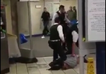 На станции лондонской подземке "Лейтонстоун" поздно вечером в субботу мужчина с мачете атаковал пассажиров с криками "За Сирию"