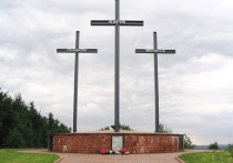 30 октября, когда отмечается День памяти жертв политических репрессий, на территории «расстрельного» комплекса Катынь в Смоленской области появились новые могилы