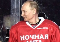 Президент России Владимир Путин после переговоров в Кремле с белорусским коллегой Александром Лукашенко вечером в субботу отправился на каток на Красной площади
