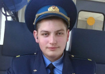 Погибший при спасении пассажиров сгоревшего в Шереметьево самолета Sukhoi Superjet 100 21-летний бортпроводник Максим Моисеев успел отправить сообщение своей девушке