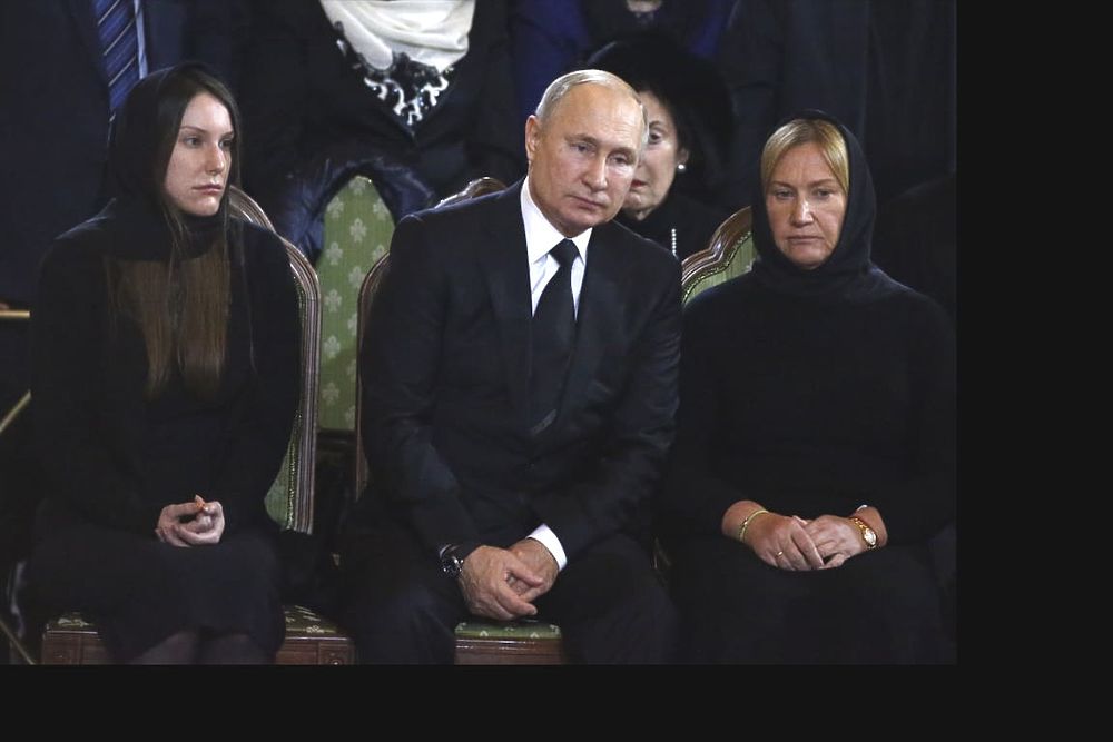 Батурина и Путин на прощании с Лужковым: скорбные кадры