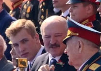Президент Белоруссии Александр Лукашенко расплакался во время парада Победы на Красной площади в Москве