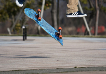 Из-за надписи, нанесенной в неположенном месте, охранник скейт-площадки в Москве едва не задушил 13-летнего подростка