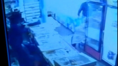 Грабители ворвались в магазин с сигаретами в Твери