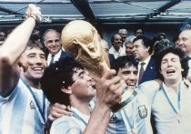 Я видел слёзы Диего Марадоны. Это было 8 июля 1990 года на олимпийской арене Рима, когда капитан немецкой сборной Лотар  Маттеус после финального матча чемпионата мира с аргентинцами поднял над головой кубок Жюля Римэ.

