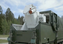 Боевой лазер «Пересвет» прикрывает подвижные грунтовые ракетные комплексы «Ярс» во время их движения по маршрутам патрулирования на боевом дежурстве