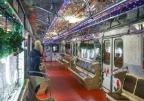 С 21 декабря на Кольцевой линии снова появился легендарный новогодний поезд серии «ЕЖ»