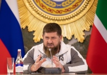 Глава Чечни Рамзан Кадыров вручил спортсменам республики ключи от «Мерседесов» и по миллиону рублей
