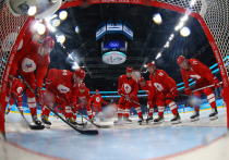 В пятницу, 18 февраля, в Пекине в 16:10 по московскому времени начнется второй полуфинал в мужском хоккейном турнире Олимпийских игр. Сборная России проведет матч с командой Швеции. "МК" ведет онлайн-трансляцию этого события.