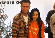Павел Прилучный пришёл на премьеру новогоднего фильма со своей женой Зепюр Брутян