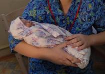 23-летнюю жительницу Казани будут судить за передачу своего новорожденного сына другой семье, которую она нашла в одной из социальных сетей, сообщает сайт KP