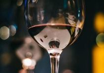 С помощью холода недобросовестный продавец может замаскировать от клиента некачественное вино, сообщил руководитель экспертной группы «Винного гида России» Артур Саркисян