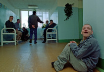 Наплыв пациентов, страдающих психическими расстройствами, зафиксировали медики специализированных московских больниц накануне Нового года