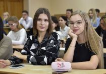 Обычные правила: россияне назвали вредным использование телефонов в школах