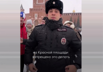 После задержания на Красной площади блогера, снимавшую видеоролик с 14-килограммами красной икры, еще две женщины сообщили о претензиях полиции к ним из-за съемки у стен Кремля