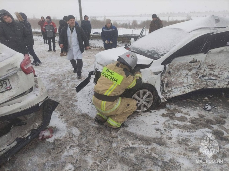Четыре автомобиля столкнулись в Нижегородской области, есть погибший