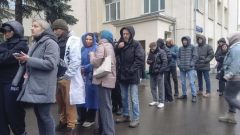 Сотни москвичей пришли сдать кровь для пострадавших в теракте: видео огромной очереди