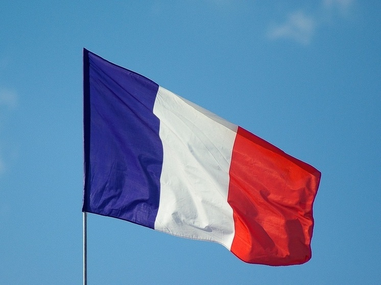 Премьер-министр Франции поддержал школьного деятеля