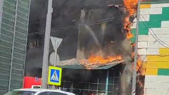 На Калужском шоссе загорелся супермаркет: видео
