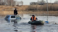 Регионы России охвачены масштабными паводками: видео от очевидцев