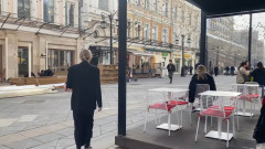 Московские кафе открывают летние веранды: видео