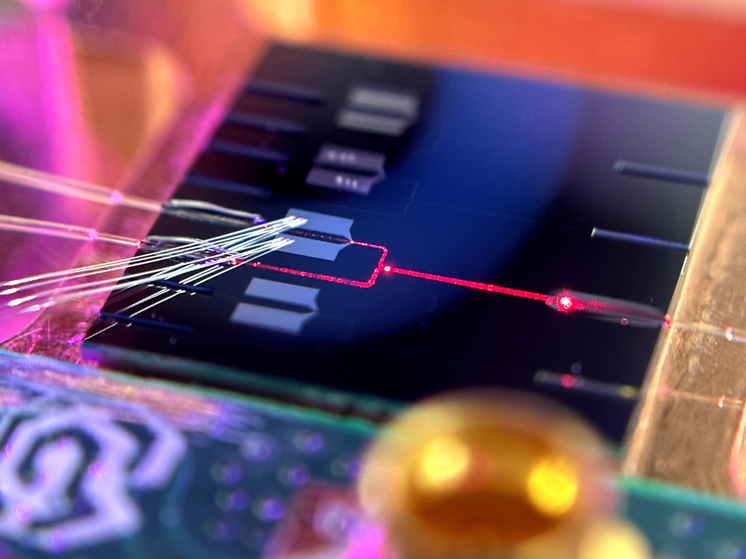 Группа ученых разработала особые фотонные чипы