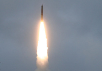 Снимаемые с боевого дежурства по истечении гарантийных сроков стратегические ракетные комплексы «Тополь-М» с твердотопливными ракетами РС-12 могут быть использованы для запуска легких спутников на низкие околоземные орбиты