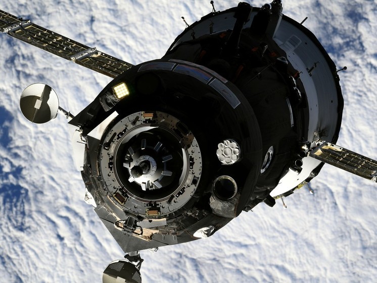НАСА: мусор с МКС упал на Землю и пробил крышу дома