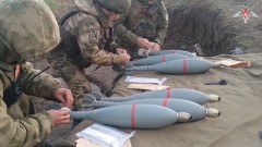 Российские артиллеристы уничтожили опорный пункт ВСУ: кадры минометного огня