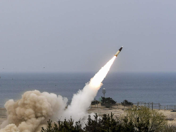 Новый законопроект о помощи предписывает Байдену предоставить Украине ракеты ATACMS