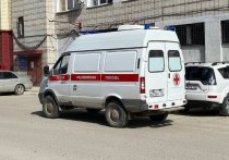 Около 2:00 ночи 19 апреля в Бийске около дома № 37 по улице Кутузова перевернулась иномарка.