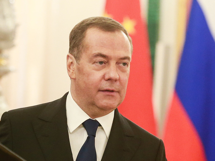 Медведев: вероятно, на Западе приняли решение о ликвидации Зеленского