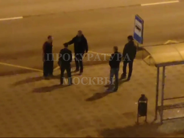 Трое подростков избили до полусмерти незнакомого мужчину в Москве