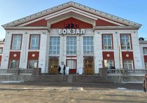 С 20 апреля в Алтайском крае начинают курсировать сезонные пригородные поезда. Дополнительные рейсы назначили из-за увеличения спроса на поездки весной и летом, уточняют в пресс-службе регионального Минтранса.