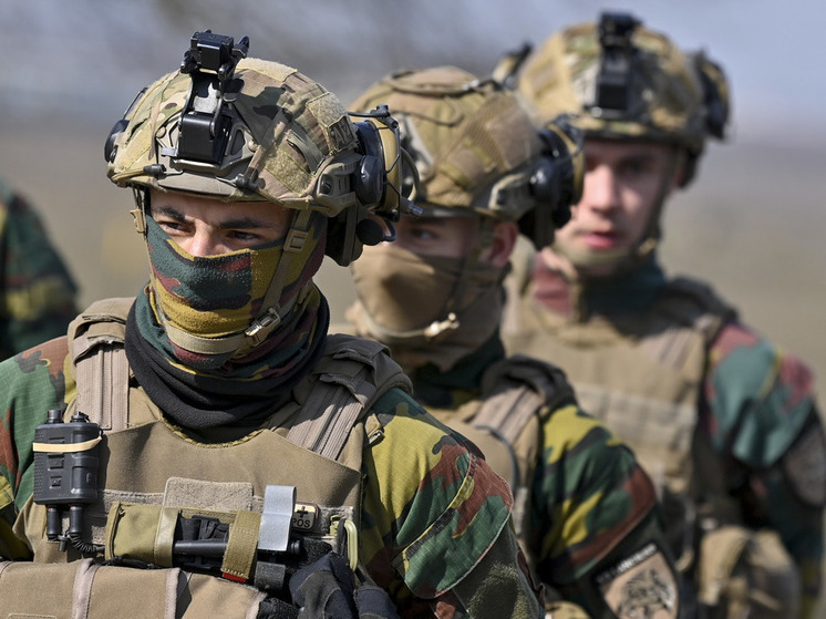 Французский журнал рассказал о финансировании Вашингтоном 12 военных баз на Украине
