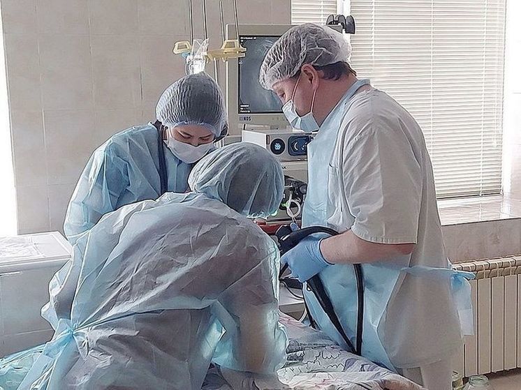 Полукилограммовый камень извлекли врачи Новоуренгойской центральной городской больницы из желудка шестилетнего мальчика