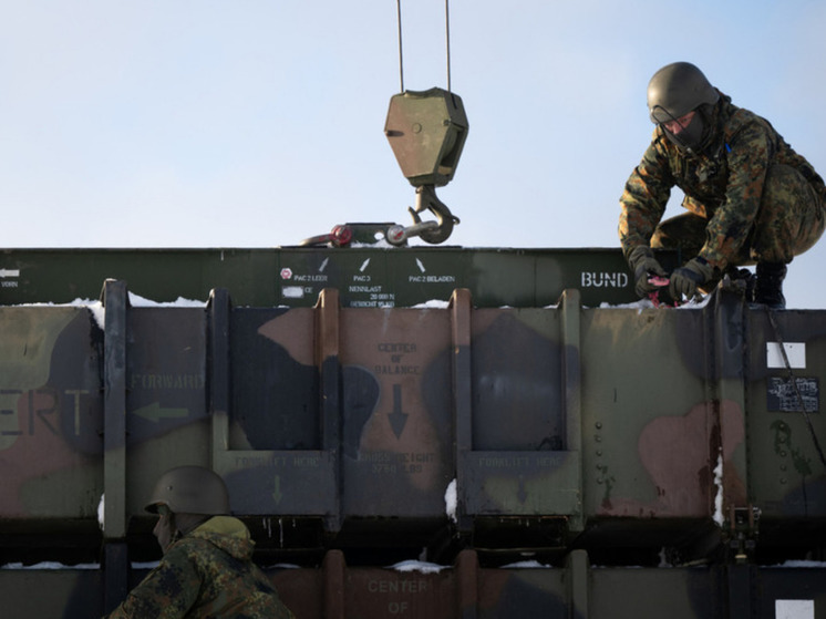 Сенатор США Сахин: Вашингтон заранее разместил военную технику для Украины в Европе