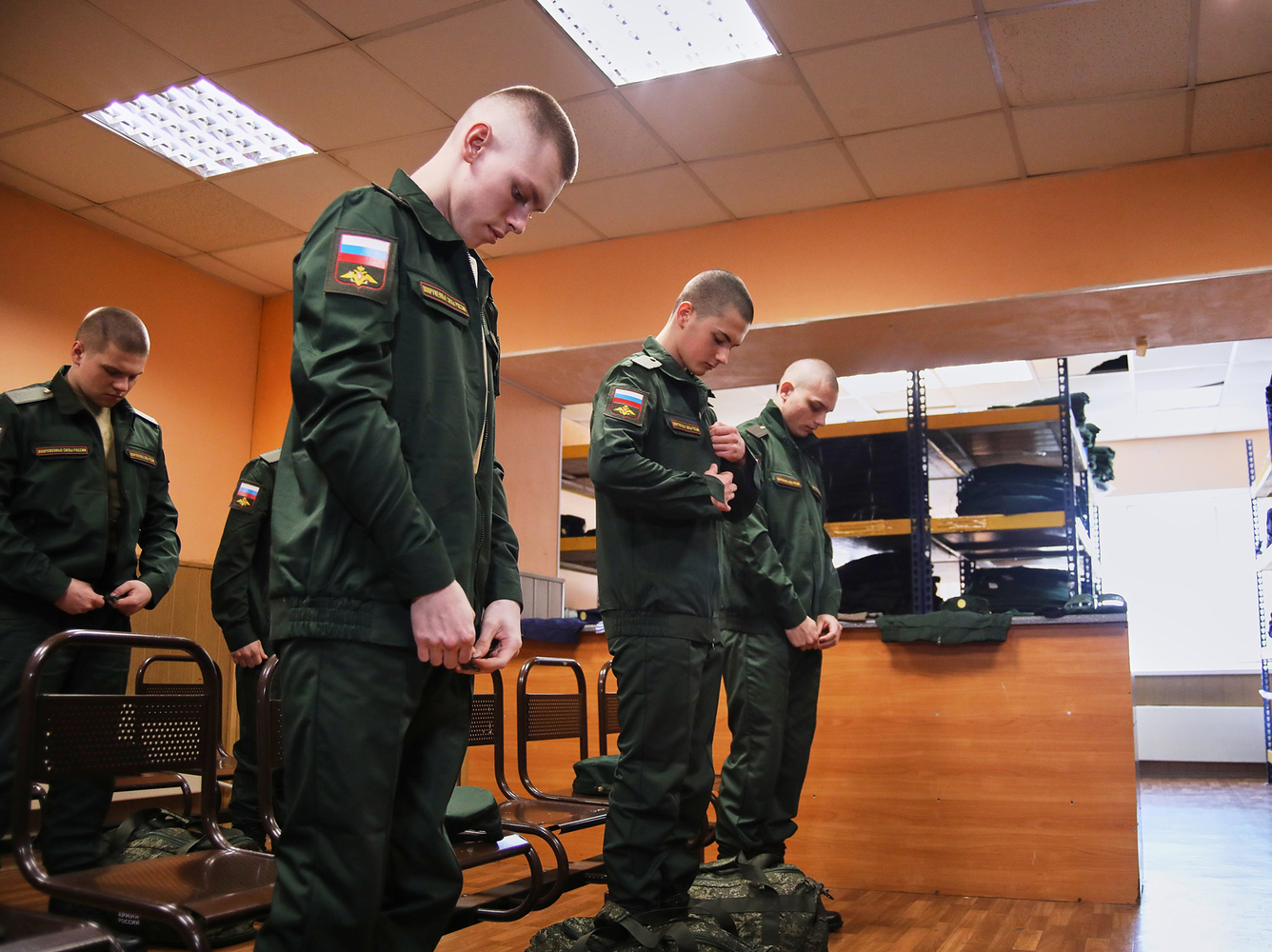 В Подмосковье состоялась первая отправка в войска призывников: фото