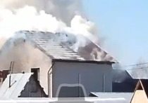 Днем 26 апреля в селе Власиха Барнаула произошел пожар в частном доме.

