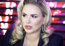 Сегодня в Сети появилась информация, что певица Анна Семенович заболела воспалением легких