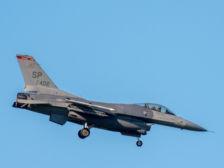 Шеф Пентагона Остин заявил, что первые истребители F-16 доставят на Украину уже в этом году