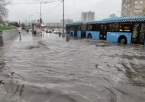 Из-за сильного дождя в Москве ряд улиц оказался подтоплен