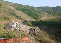 На юге Армении в Сюникской области автобус рухнул в пропасть