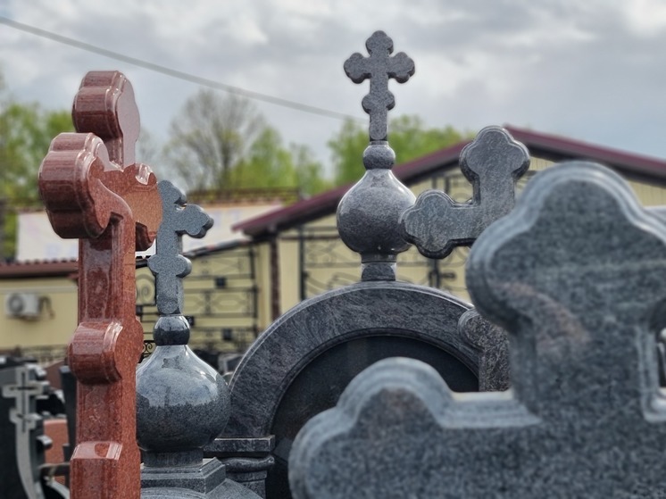 На петербургском кладбище произошли ритуальные разборки: "Били надгробными плитами"