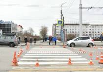 В Мурманске 29 апреля над нанесением дорожной разметки трудятся четыре бригады