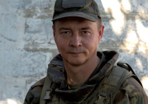Бывший вице-губернатор Самарской области Дмитрий Холин, на днях лишившийся поста в связи с необходимостью продолжить военную службу, был замечен "на гражданке"